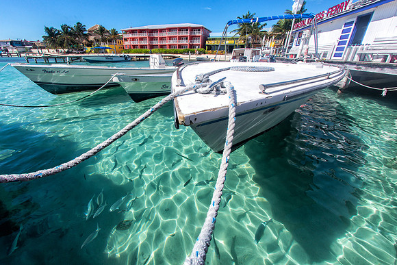 2014-01-04_ACaye-boats_001