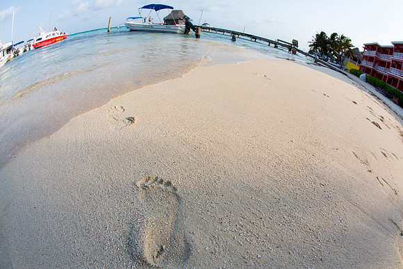 2014-05-09_ACaye-beach-footsteps-01