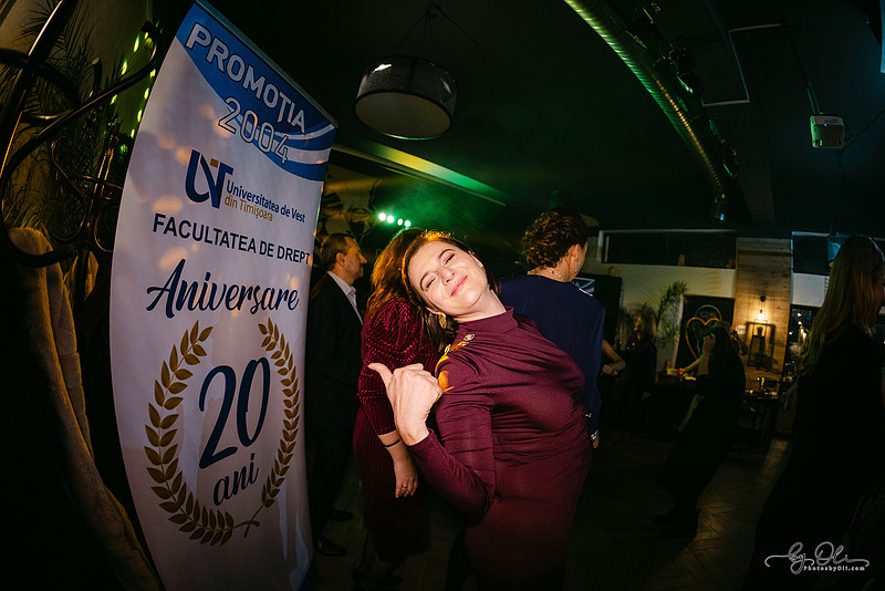 trecutul si prezentul revedere 20 ani promotia 2004