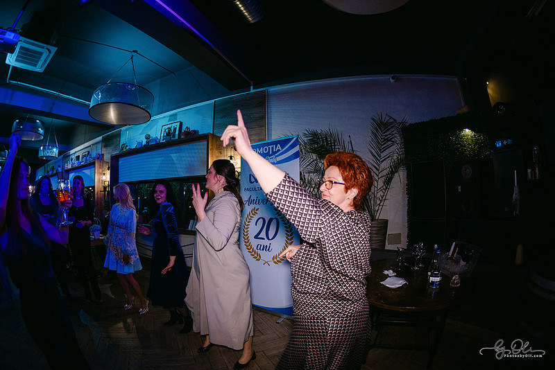 Party time cu profesorii