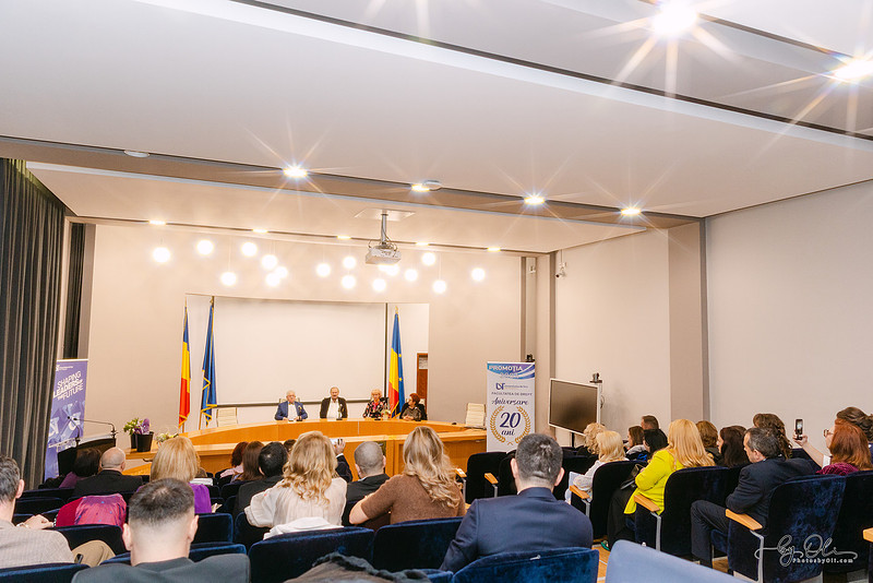 amfiteatru UVT revedere promotie 20 de ani