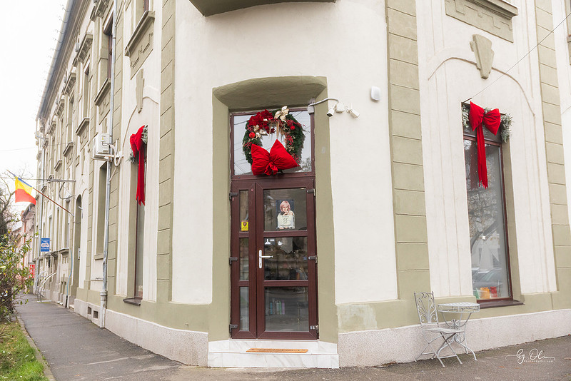 L Beauty Studio Timisoara – salon de infrumusetare pe Strada Alexandru Odobescu

sau, varianta usor diferita (daca ai mai multe imagini):
Intrare L Beauty Studio Timisoara, salon de par si infrumusetare