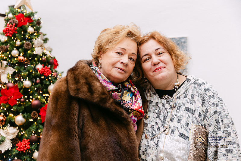 Portret realizat la Intalnirea de Craciun a Casei de Asigurari a Avocatilor – Filiala Timis, cu Banda Cristian, decanul Baroului Timis, surprins intr-un moment de respect si apreciere fata de cei de la care am invatat.
