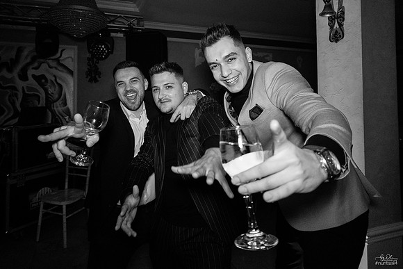 2023-12-08_081